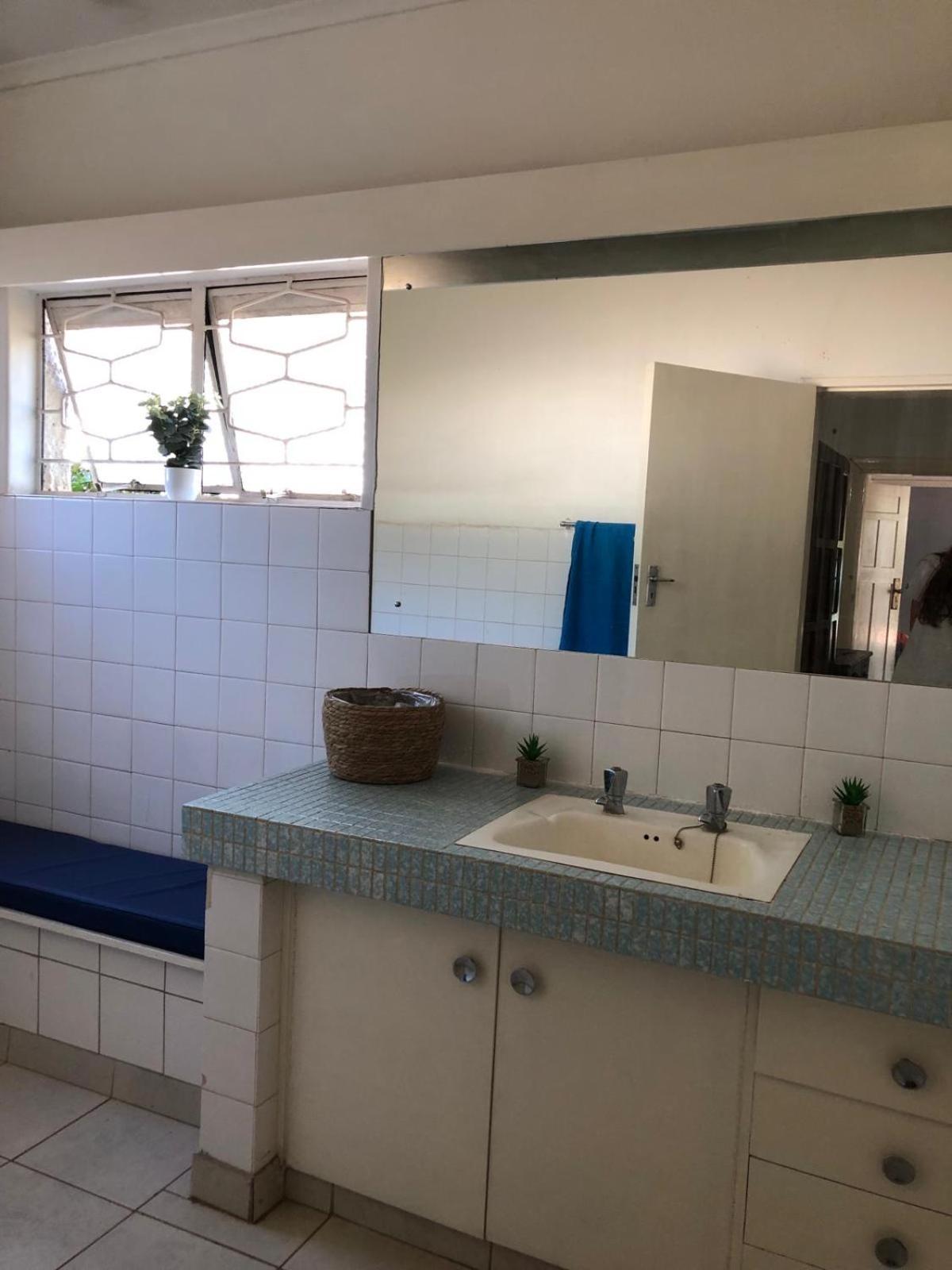 Choice Backpackers Lodge Булавайо Екстериор снимка