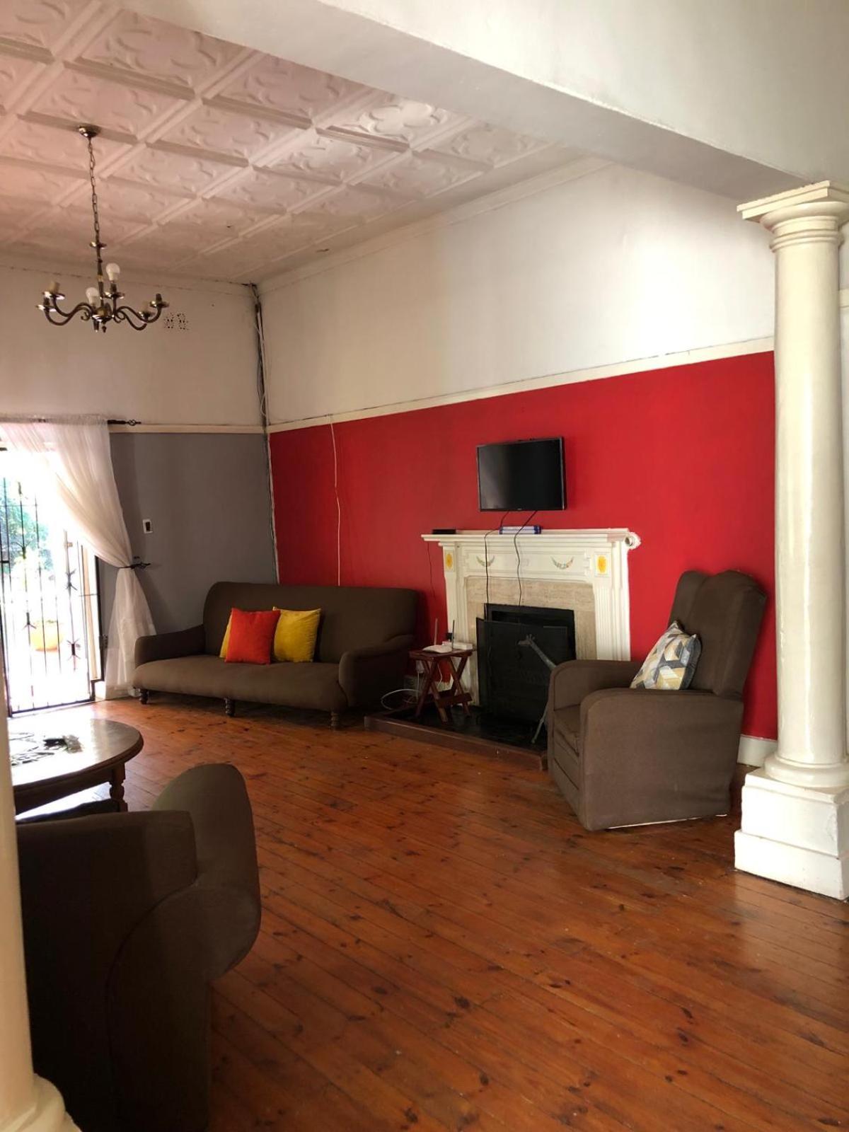 Choice Backpackers Lodge Булавайо Екстериор снимка