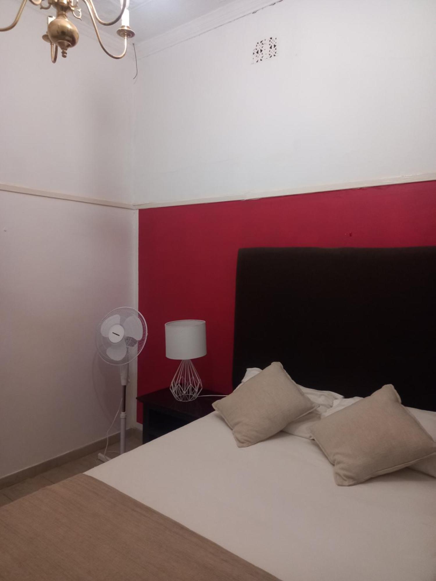 Choice Backpackers Lodge Булавайо Екстериор снимка