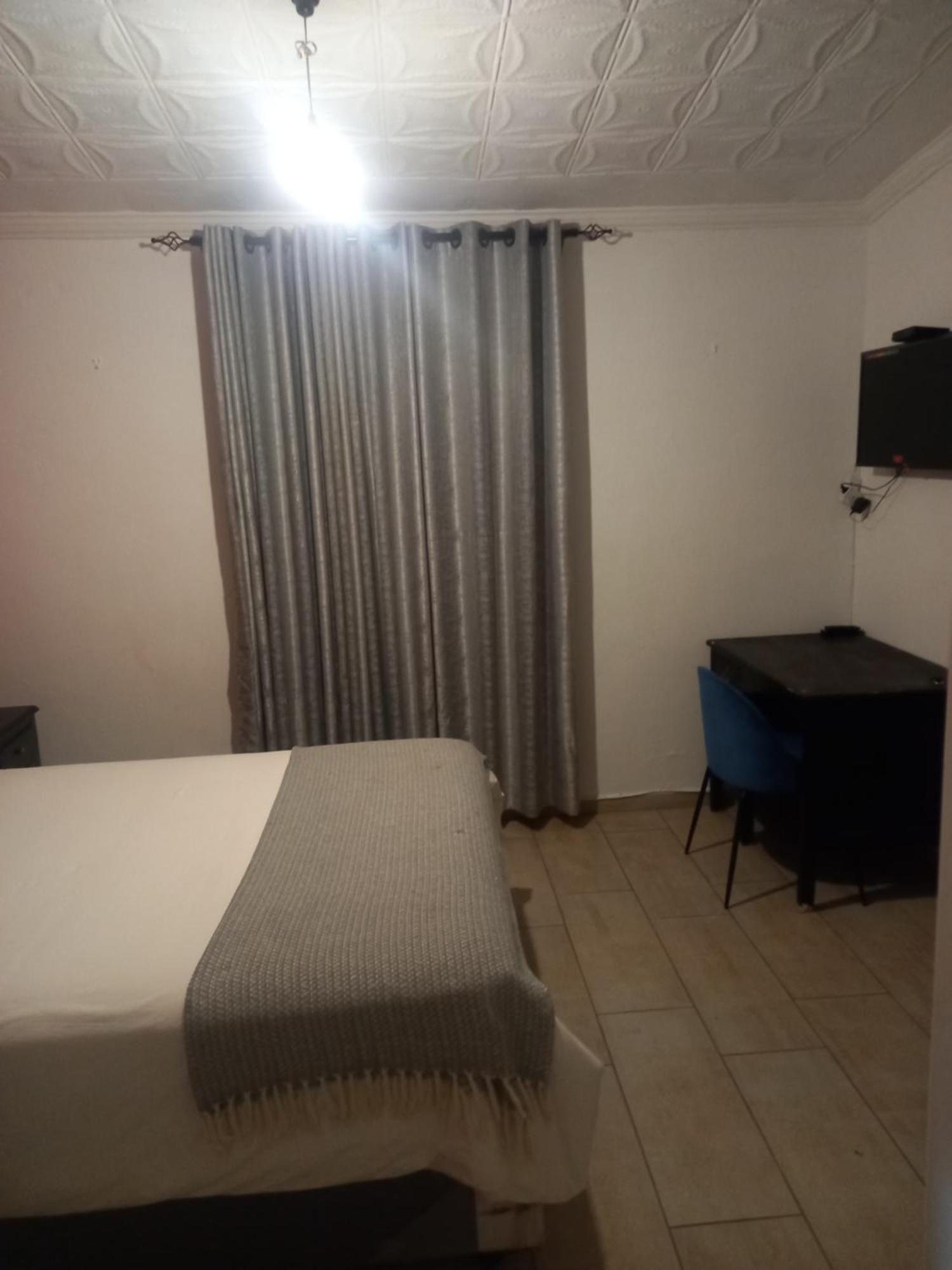 Choice Backpackers Lodge Булавайо Екстериор снимка
