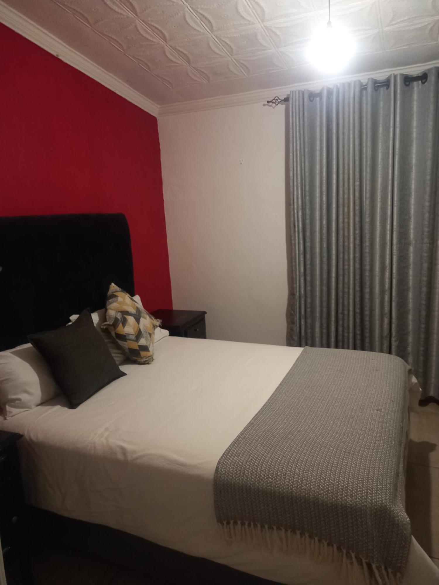 Choice Backpackers Lodge Булавайо Екстериор снимка