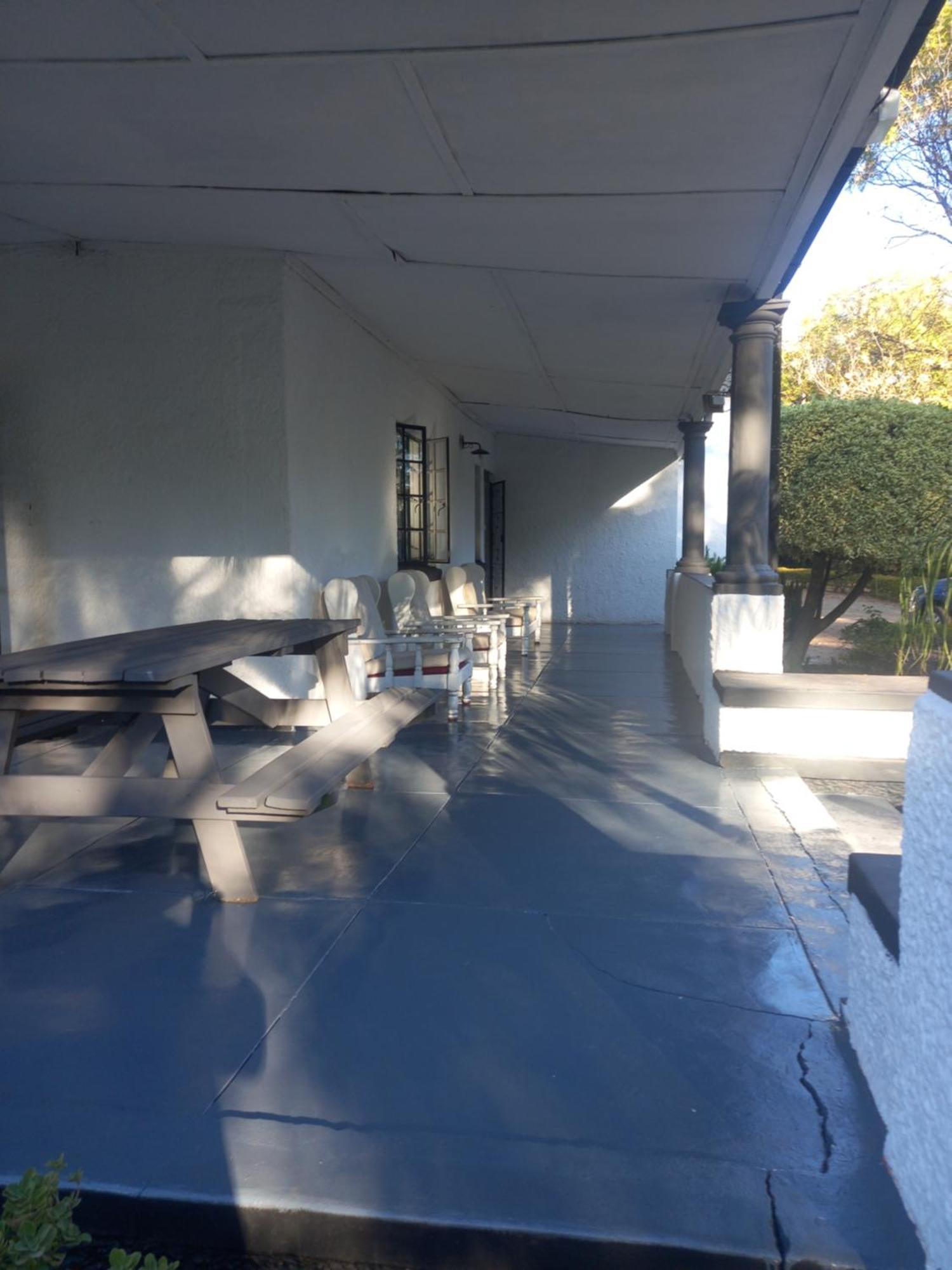 Choice Backpackers Lodge Булавайо Екстериор снимка