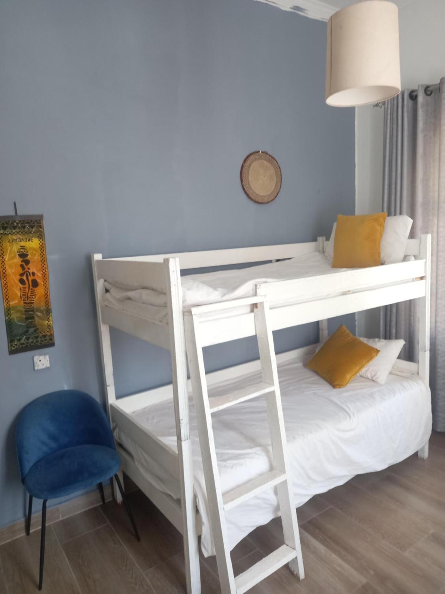 Choice Backpackers Lodge Булавайо Екстериор снимка