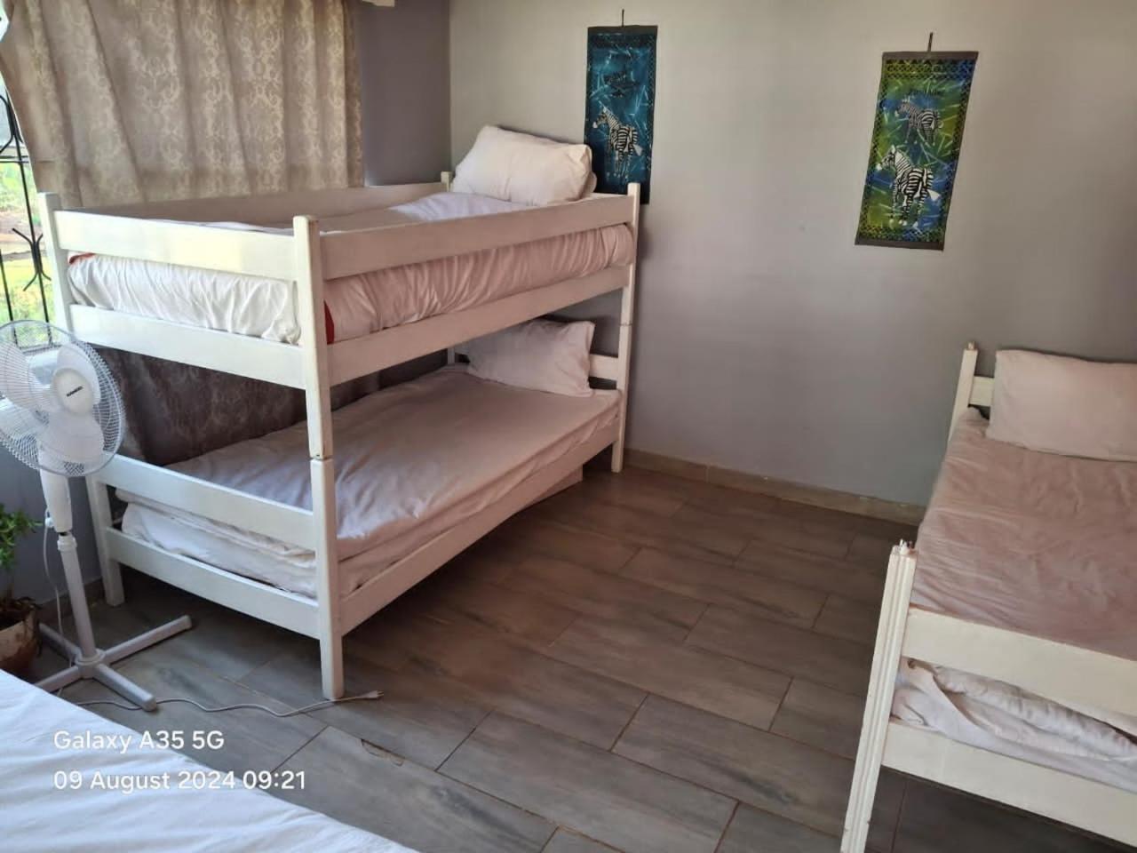 Choice Backpackers Lodge Булавайо Екстериор снимка