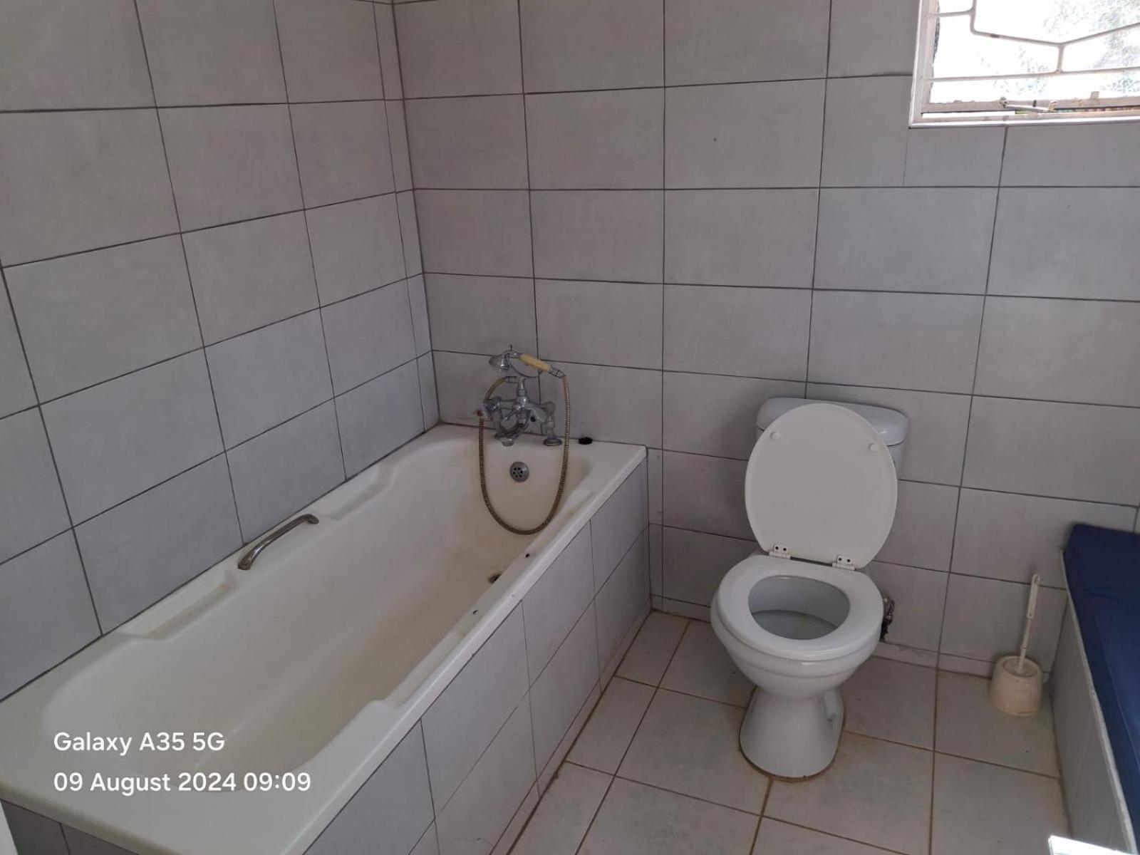 Choice Backpackers Lodge Булавайо Екстериор снимка