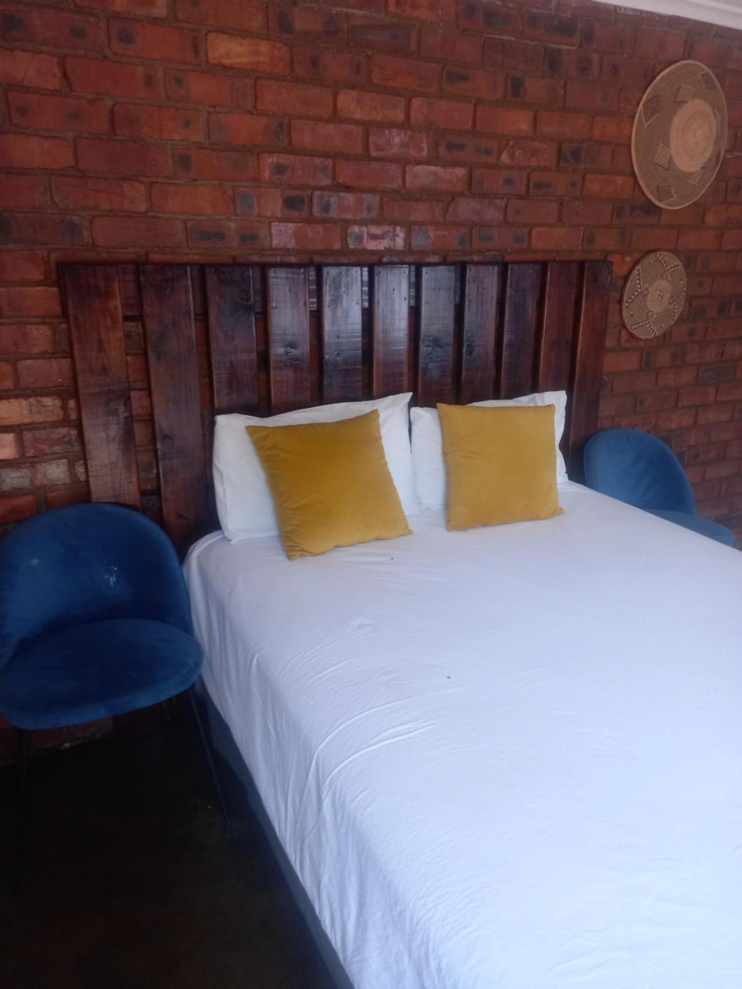 Choice Backpackers Lodge Булавайо Екстериор снимка